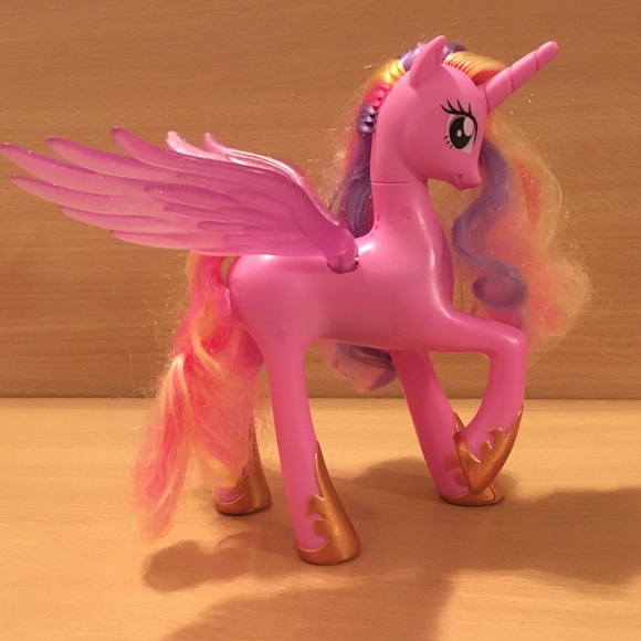 Talking Princess Cadance Wedding Day MLP Light Up Wings My Little Pony Sings - Picture 2 of 6
